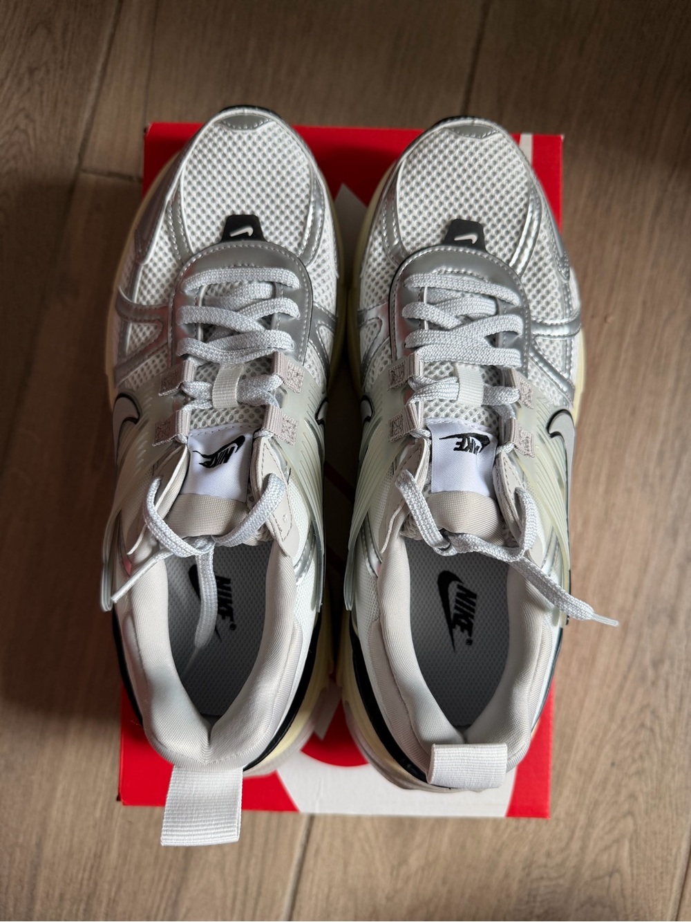 Nike V2K Run - Picture 6 of 8